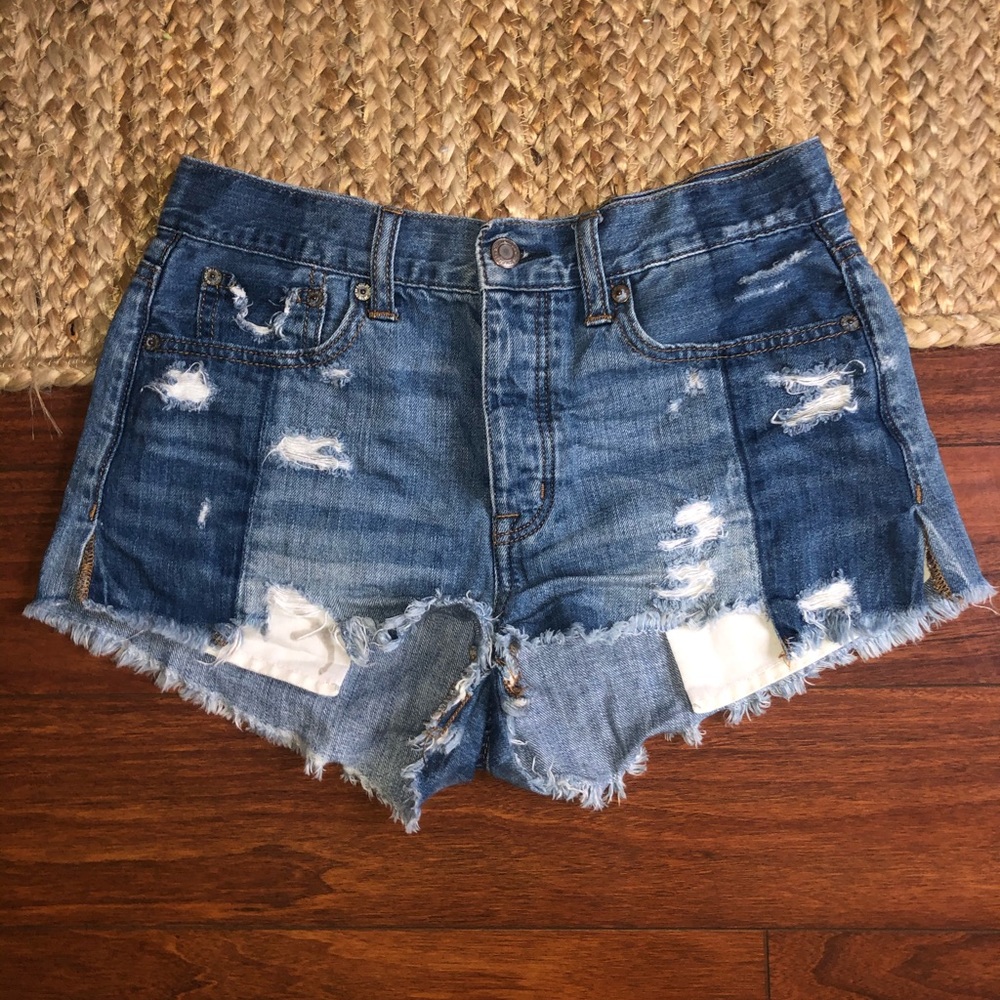Mid-waist American Eagle shorts